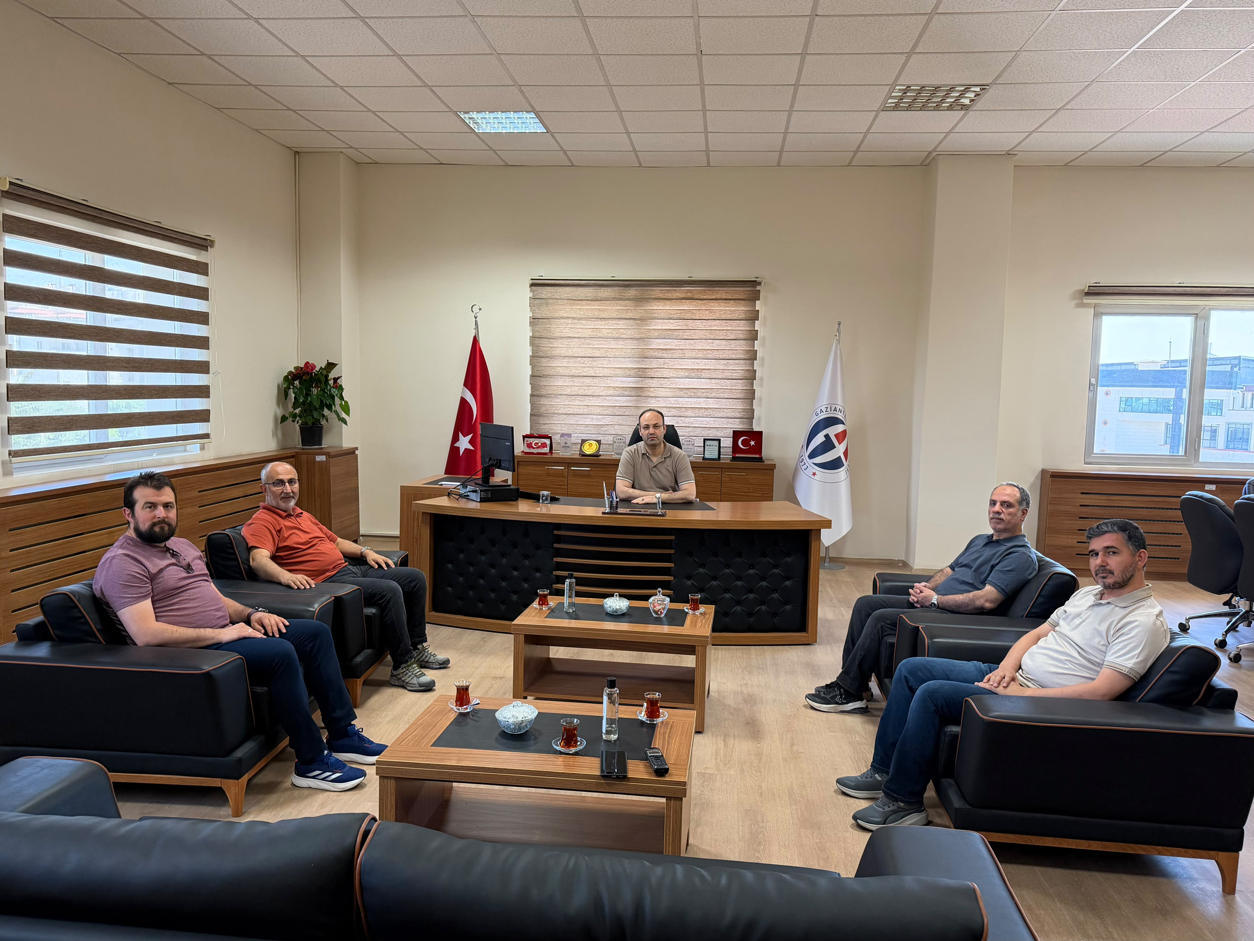 Fakülte Yönetimimiz Gaziantep Üniversitesi İlahiyat Fakültesi Dekanı Prof. Dr. Birol Erkan'ı Ziyaret Etti